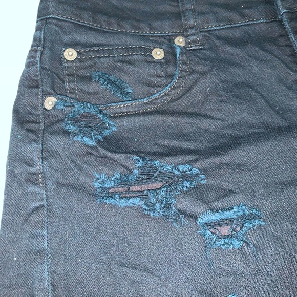 American Eagle high wasted, distressed, stretch, black jean shorts. - Picture 7 of 7